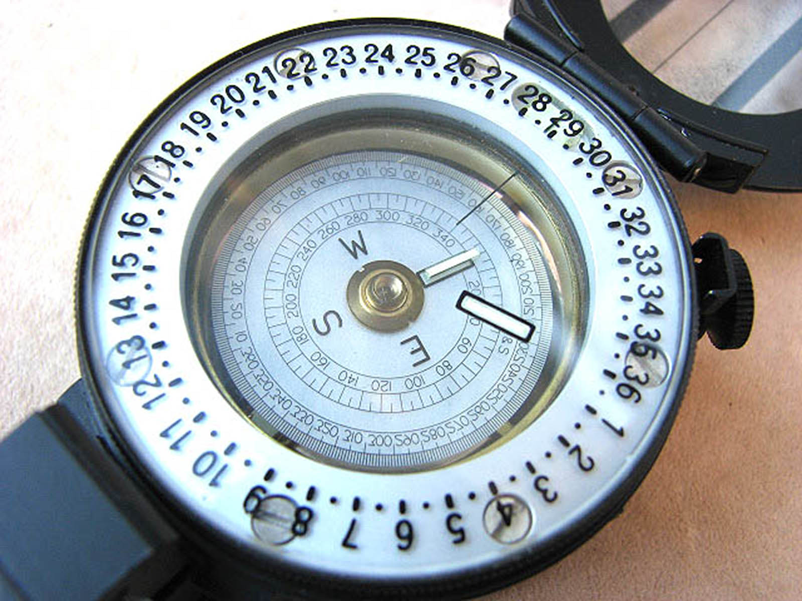 Francis Barker M-73 prismatic compass degrees version